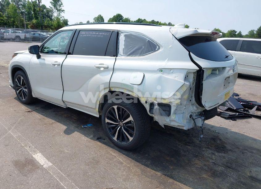 Photo 3 of 2021 Toyota Highlander XSE (VIN 5TDLZRAH7MS046617)