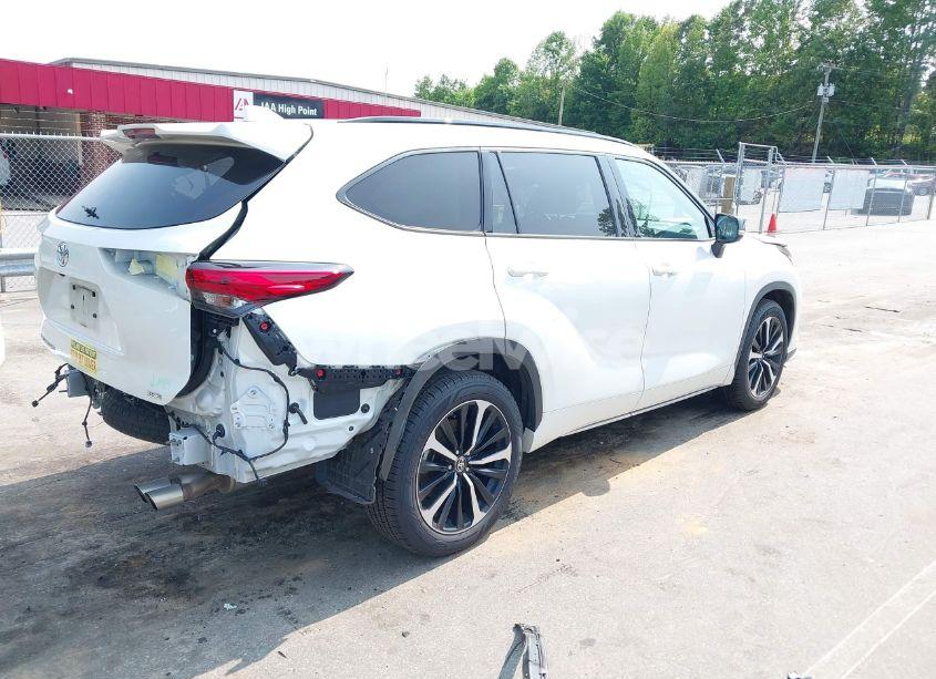 Photo 4 of 2021 Toyota Highlander XSE (VIN 5TDLZRAH7MS046617)