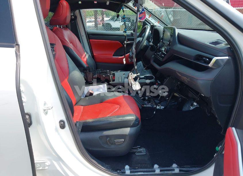 Photo 5 of 2021 Toyota Highlander XSE (VIN 5TDLZRAH7MS046617)