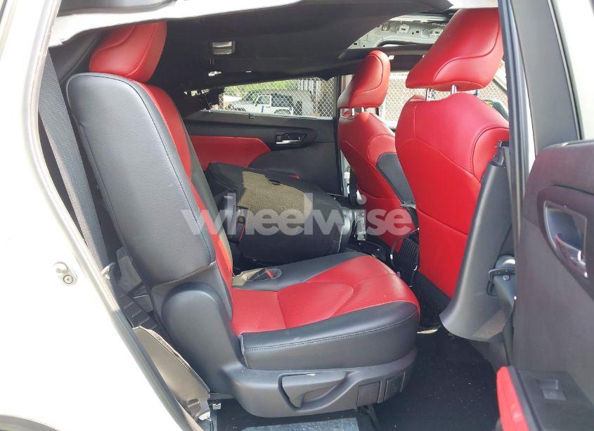 Photo 8 of 2021 Toyota Highlander XSE (VIN 5TDLZRAH7MS046617)