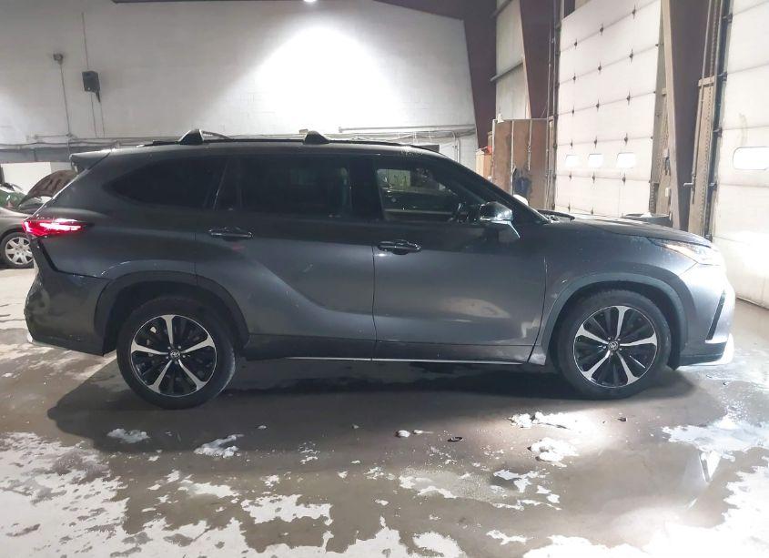 Photo 13 of 2021 Toyota Highlander XSE (VIN 5TDLZRAH9MS042374)