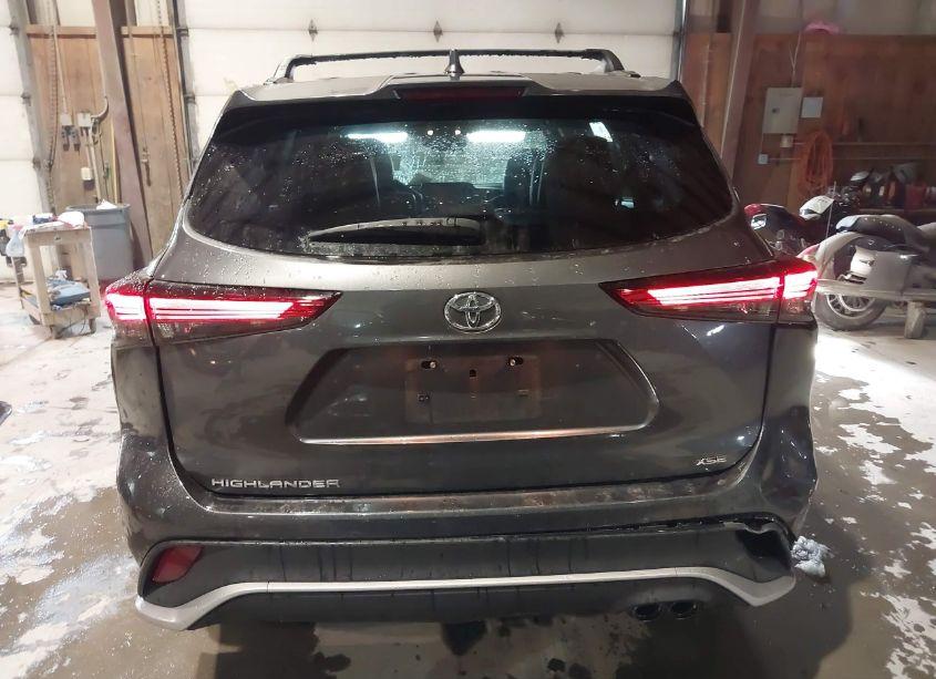 Photo 16 of 2021 Toyota Highlander XSE (VIN 5TDLZRAH9MS042374)