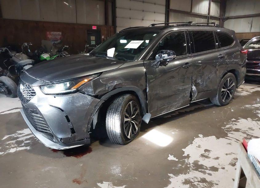 Photo 2 of 2021 Toyota Highlander XSE (VIN 5TDLZRAH9MS042374)