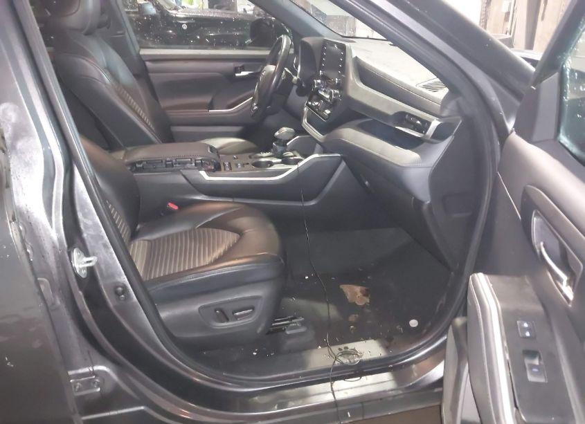 Photo 5 of 2021 Toyota Highlander XSE (VIN 5TDLZRAH9MS042374)