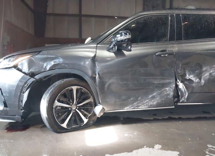 Photo 6 of 2021 Toyota Highlander XSE (VIN 5TDLZRAH9MS042374)