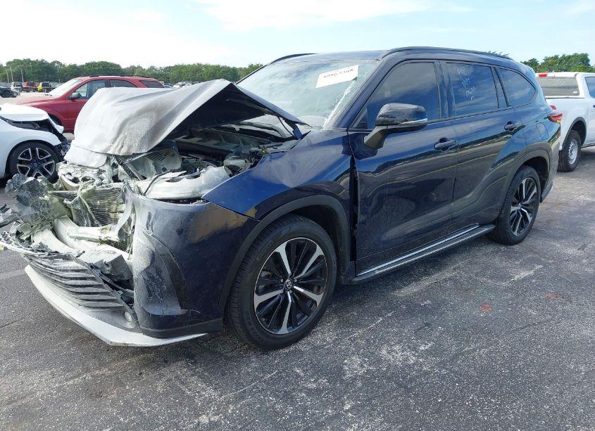 Photo 2 of 2021 Toyota Highlander XSE (VIN 5TDLZRAHXMS036101)