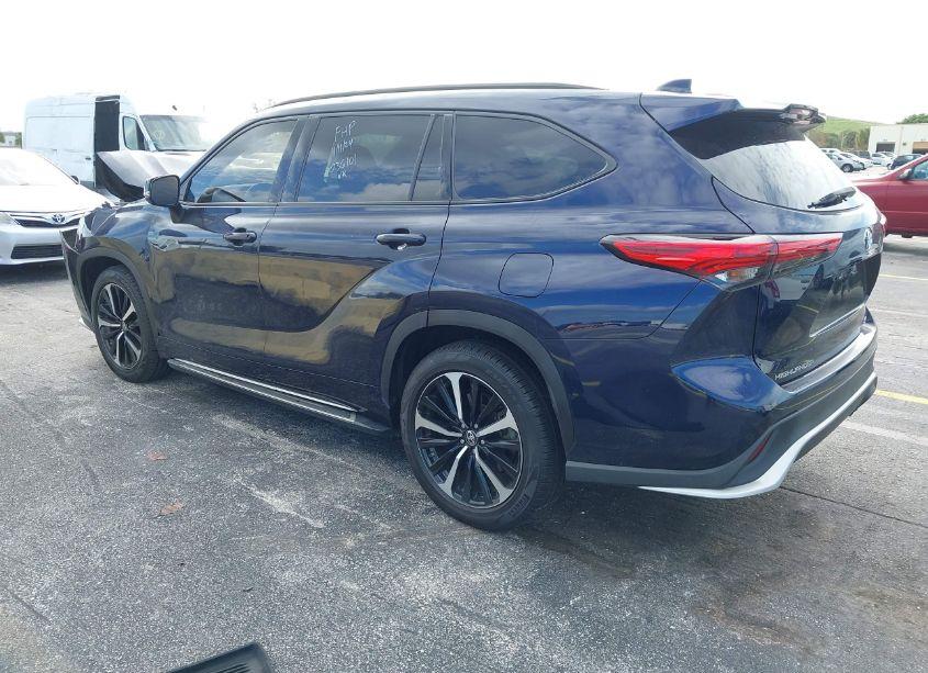 Photo 3 of 2021 Toyota Highlander XSE (VIN 5TDLZRAHXMS036101)