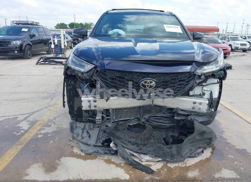 Photo 13 of 2022 Toyota Highlander XSE (VIN 5TDLZRAHXNS132750)