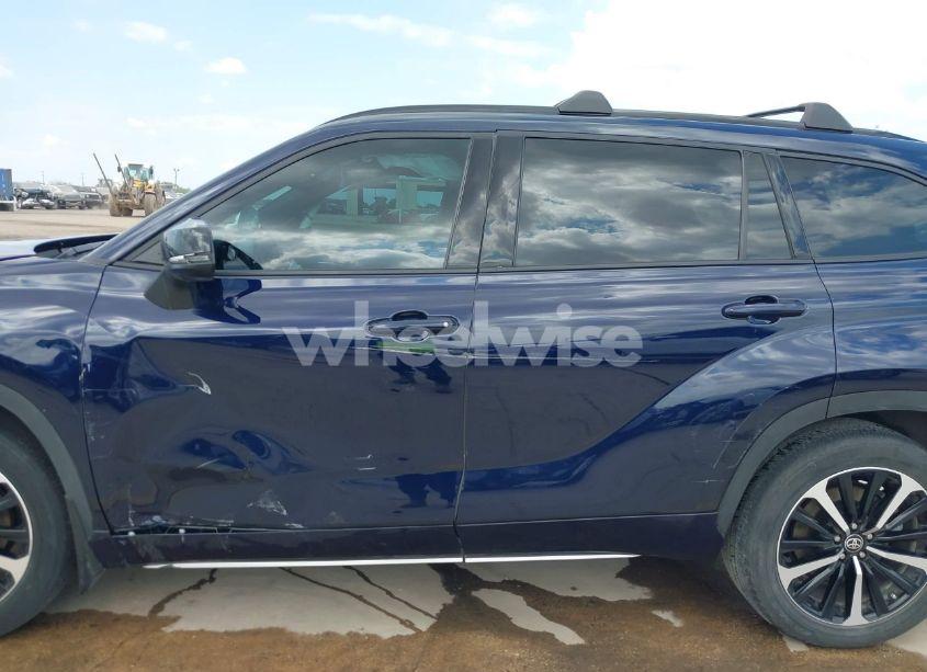 Photo 15 of 2022 Toyota Highlander XSE (VIN 5TDLZRAHXNS132750)