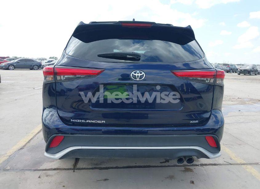 Photo 17 of 2022 Toyota Highlander XSE (VIN 5TDLZRAHXNS132750)