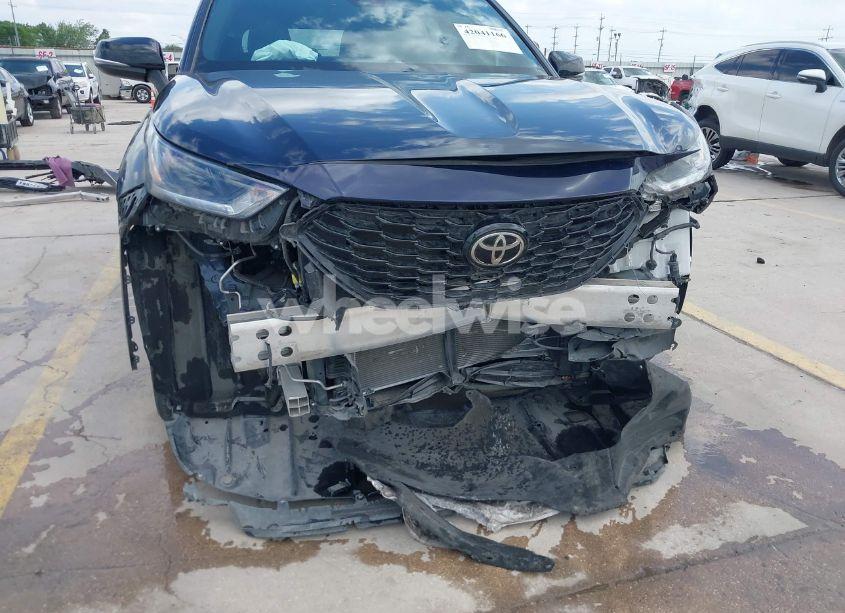 Photo 18 of 2022 Toyota Highlander XSE (VIN 5TDLZRAHXNS132750)