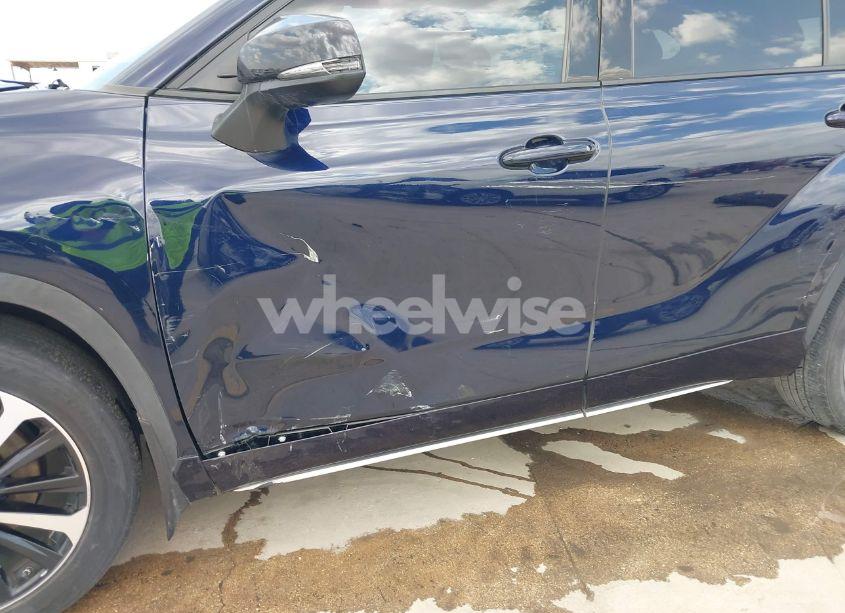 Photo 19 of 2022 Toyota Highlander XSE (VIN 5TDLZRAHXNS132750)