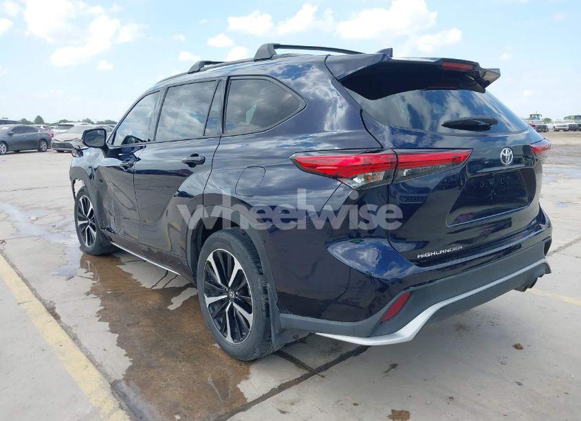Photo 3 of 2022 Toyota Highlander XSE (VIN 5TDLZRAHXNS132750)