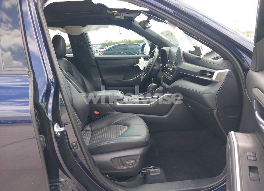 Photo 5 of 2022 Toyota Highlander XSE (VIN 5TDLZRAHXNS132750)