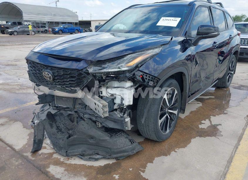 Photo 6 of 2022 Toyota Highlander XSE (VIN 5TDLZRAHXNS132750)