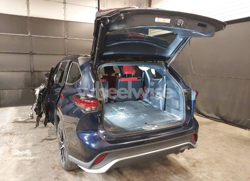 Photo 3 of 2021 Toyota Highlander XSE (VIN 5TDLZRBH0MS077884)