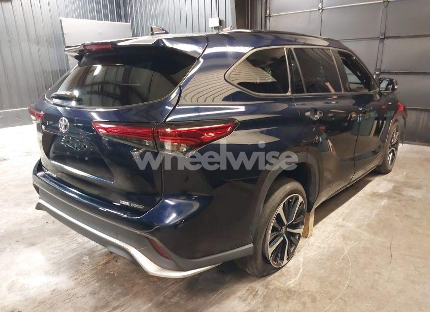 Photo 4 of 2021 Toyota Highlander XSE (VIN 5TDLZRBH0MS077884)