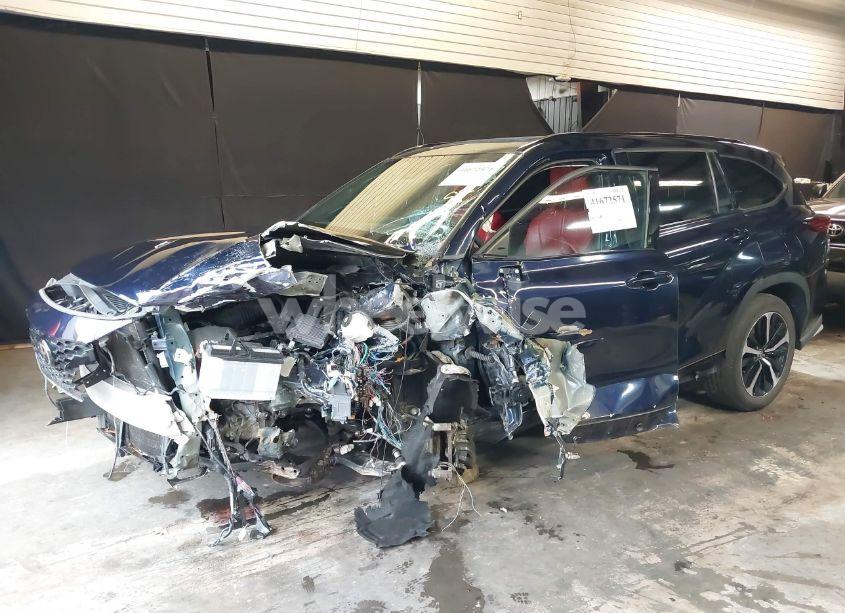 Photo 6 of 2021 Toyota Highlander XSE (VIN 5TDLZRBH0MS077884)