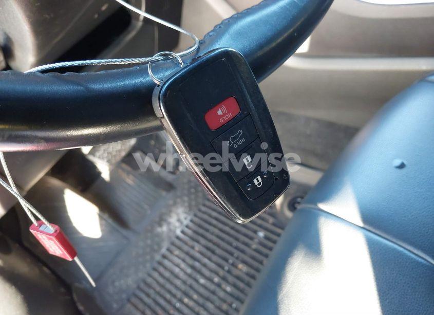 Photo 11 of 2022 Toyota Highlander XSE (VIN 5TDLZRBH0NS180675)