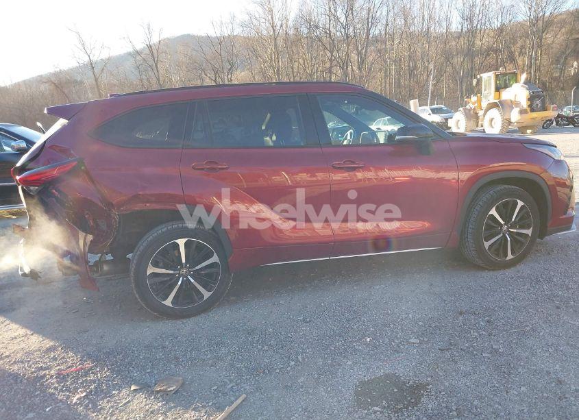 Photo 13 of 2022 Toyota Highlander XSE (VIN 5TDLZRBH0NS180675)