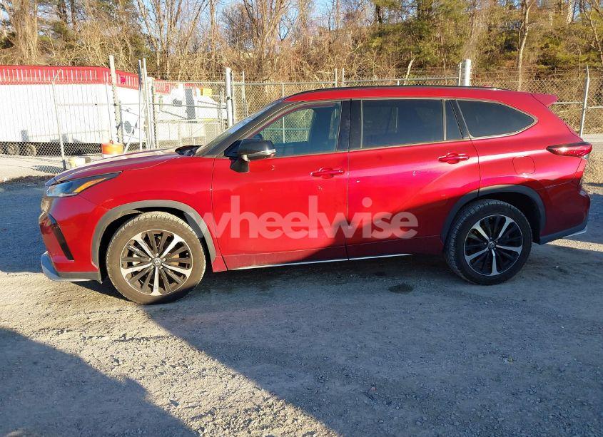 Photo 14 of 2022 Toyota Highlander XSE (VIN 5TDLZRBH0NS180675)