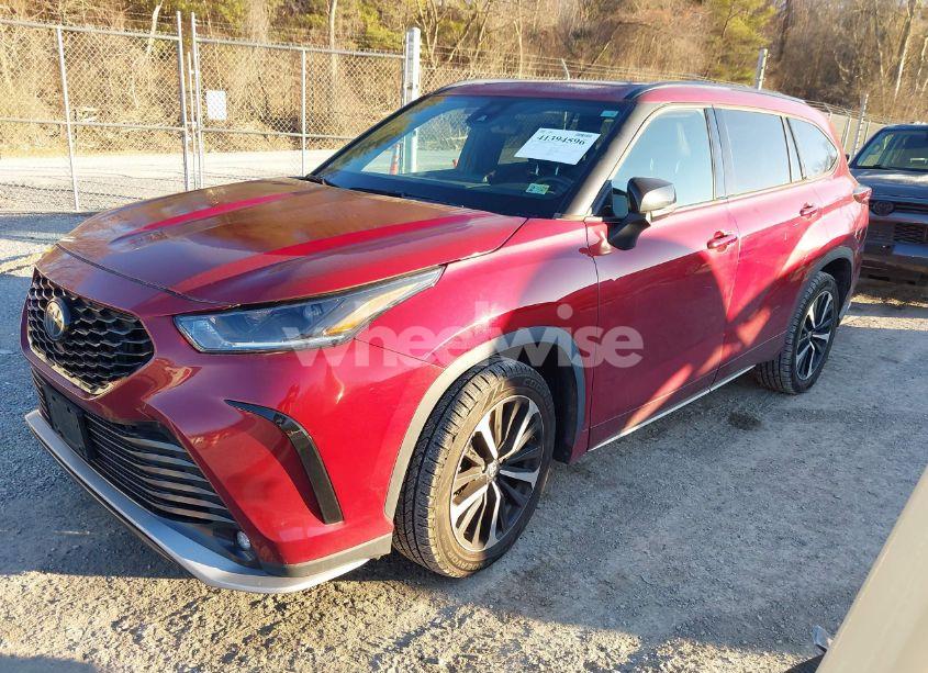Photo 2 of 2022 Toyota Highlander XSE (VIN 5TDLZRBH0NS180675)
