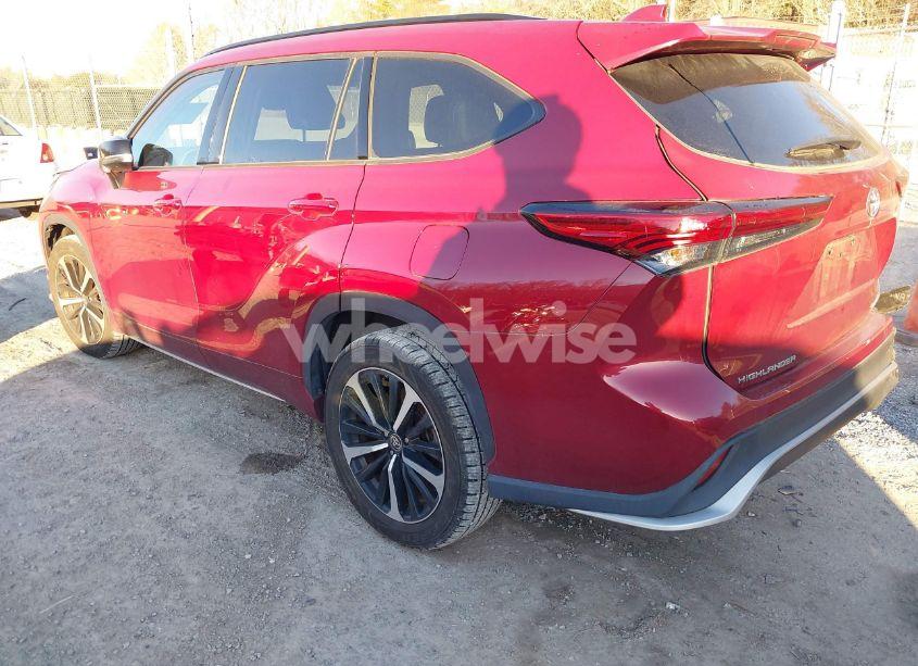 Photo 3 of 2022 Toyota Highlander XSE (VIN 5TDLZRBH0NS180675)