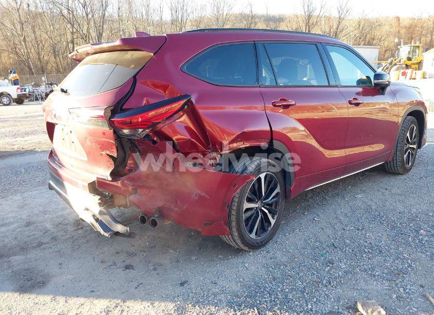 Photo 4 of 2022 Toyota Highlander XSE (VIN 5TDLZRBH0NS180675)