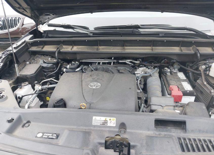 Photo 10 of 2022 Toyota Highlander XSE (VIN 5TDLZRBH0NS241605)