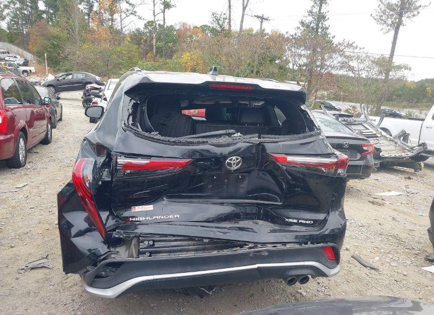 Photo 16 of 2022 Toyota Highlander XSE (VIN 5TDLZRBH0NS241605)