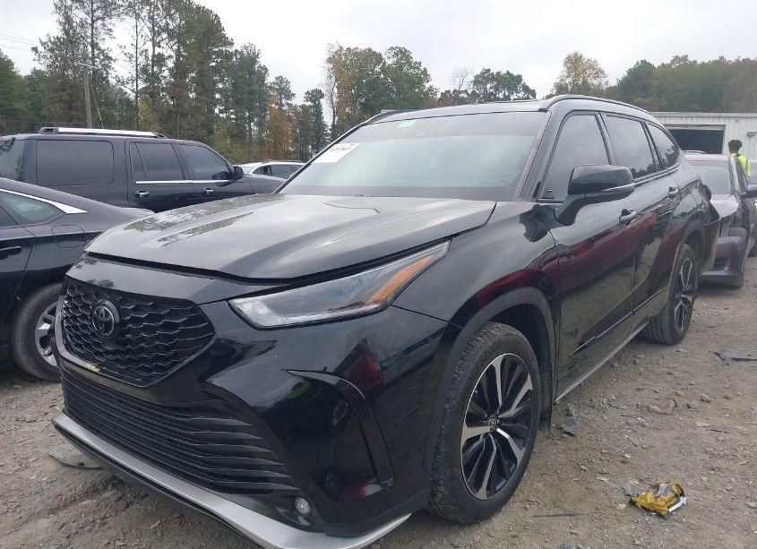 Photo 2 of 2022 Toyota Highlander XSE (VIN 5TDLZRBH0NS241605)