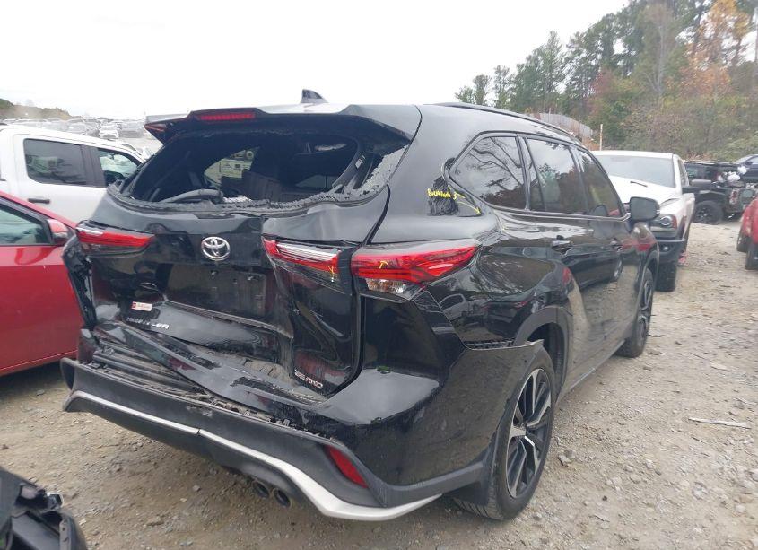 Photo 4 of 2022 Toyota Highlander XSE (VIN 5TDLZRBH0NS241605)