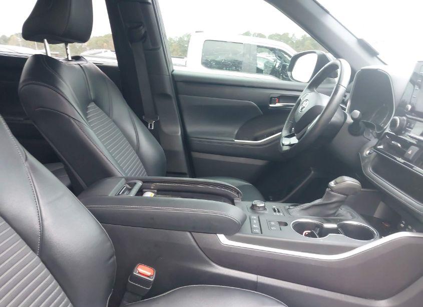 Photo 5 of 2022 Toyota Highlander XSE (VIN 5TDLZRBH0NS241605)