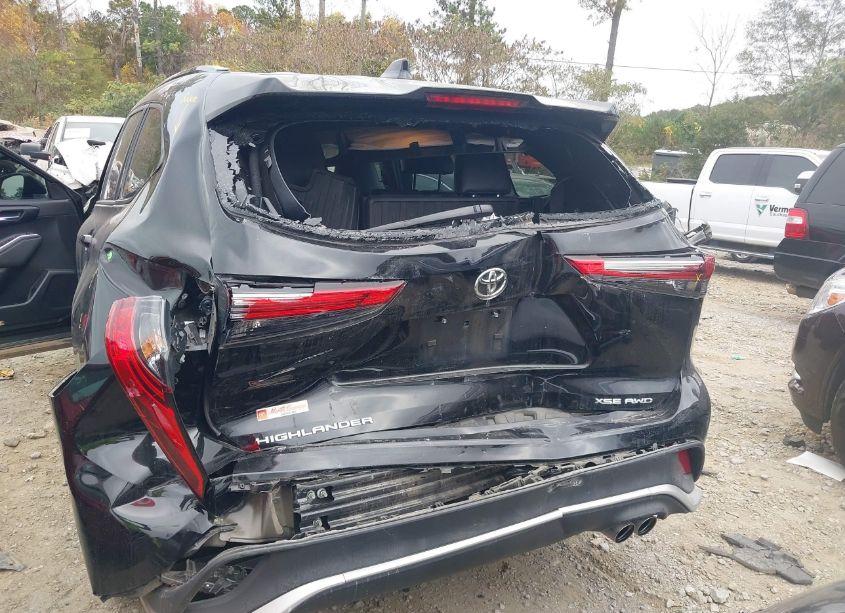 Photo 6 of 2022 Toyota Highlander XSE (VIN 5TDLZRBH0NS241605)