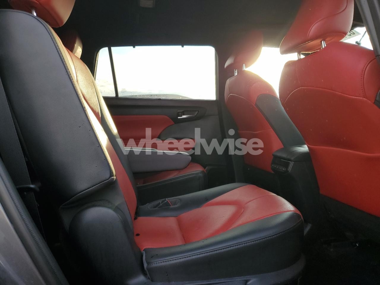 Photo 11 of 2021 TOYOTA HIGHLANDER XSE (VIN 5TDLZRBH1MS114862)