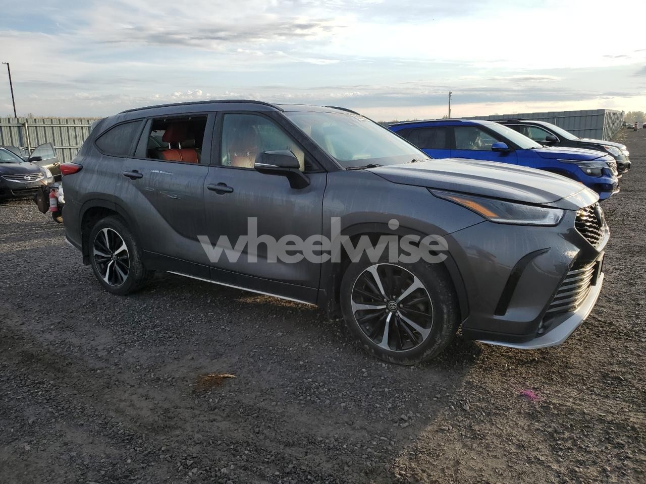 Photo 4 of 2021 TOYOTA HIGHLANDER XSE (VIN 5TDLZRBH1MS114862)