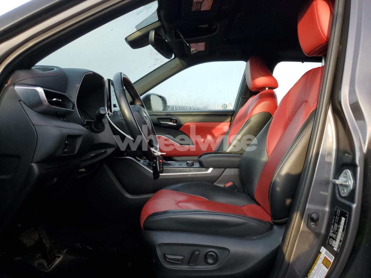 Photo 7 of 2021 TOYOTA HIGHLANDER XSE (VIN 5TDLZRBH1MS114862)