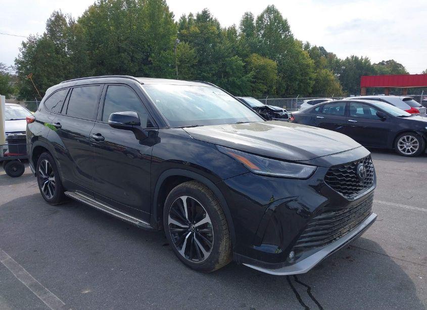 2021 Toyota Highlander XSE (VIN 5TDLZRBH2MS082598) main photo