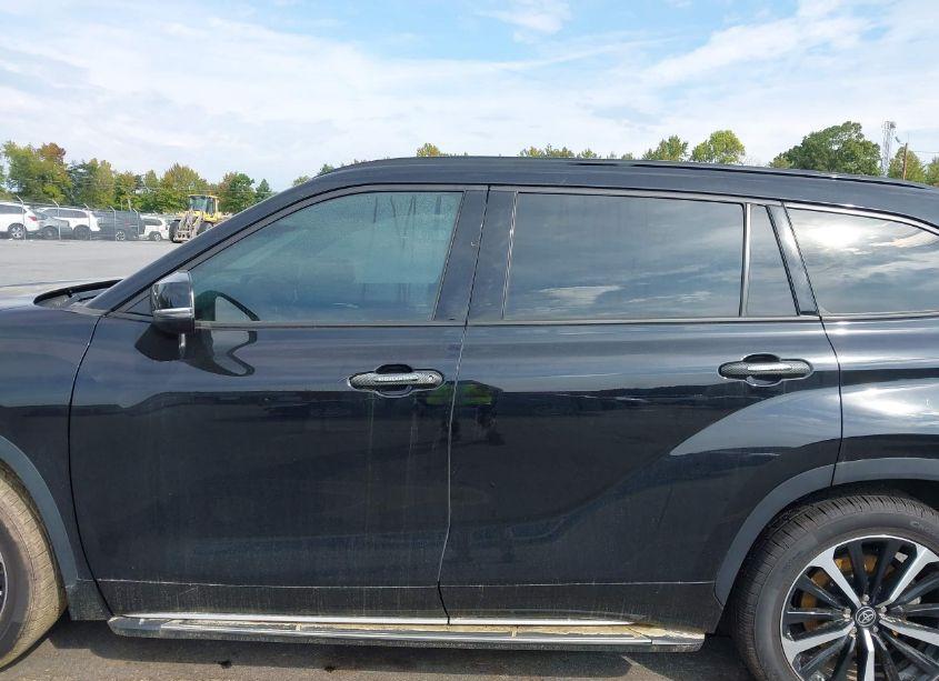 Photo 13 of 2021 Toyota Highlander XSE (VIN 5TDLZRBH2MS082598)