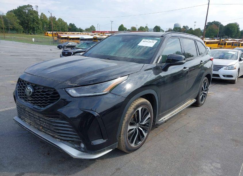 Photo 2 of 2021 Toyota Highlander XSE (VIN 5TDLZRBH2MS082598)