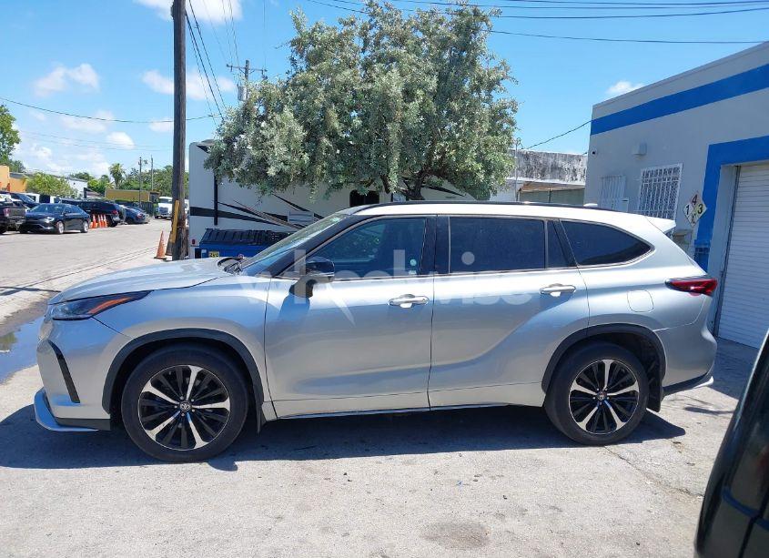 Photo 14 of 2021 Toyota Highlander XSE (VIN 5TDLZRBH2MS113445)