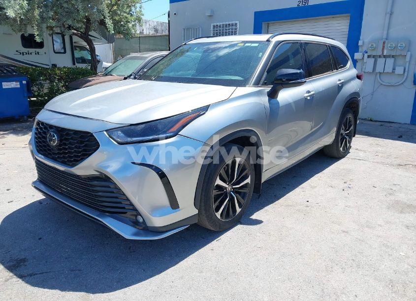 Photo 2 of 2021 Toyota Highlander XSE (VIN 5TDLZRBH2MS113445)