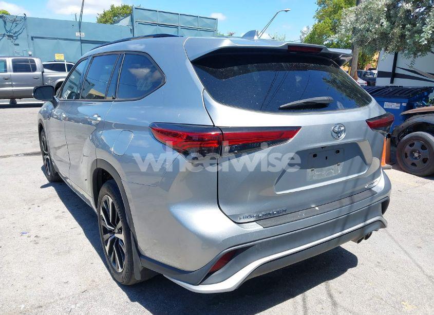 Photo 3 of 2021 Toyota Highlander XSE (VIN 5TDLZRBH2MS113445)