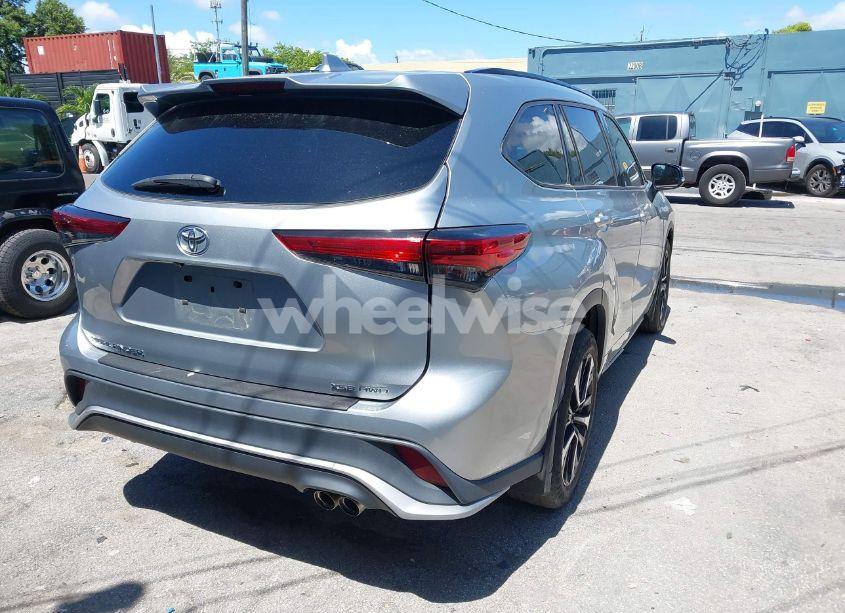 Photo 4 of 2021 Toyota Highlander XSE (VIN 5TDLZRBH2MS113445)