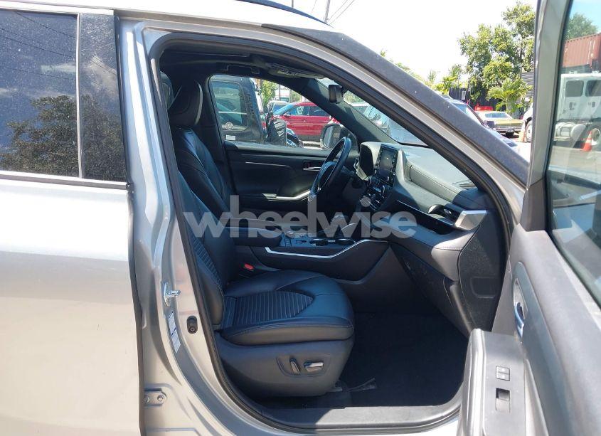 Photo 5 of 2021 Toyota Highlander XSE (VIN 5TDLZRBH2MS113445)