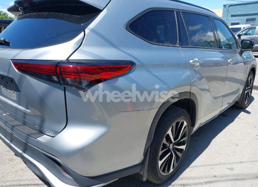 Photo 6 of 2021 Toyota Highlander XSE (VIN 5TDLZRBH2MS113445)