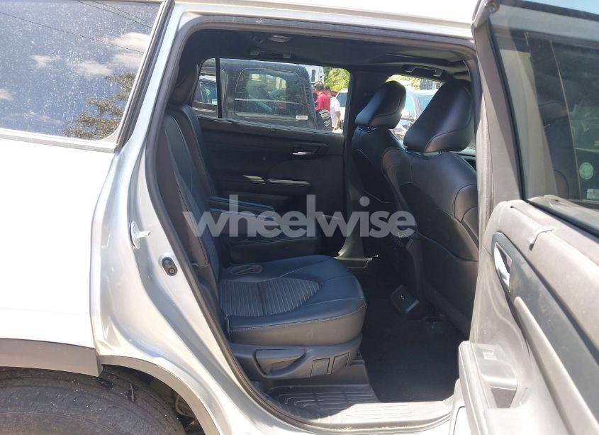 Photo 8 of 2021 Toyota Highlander XSE (VIN 5TDLZRBH2MS113445)