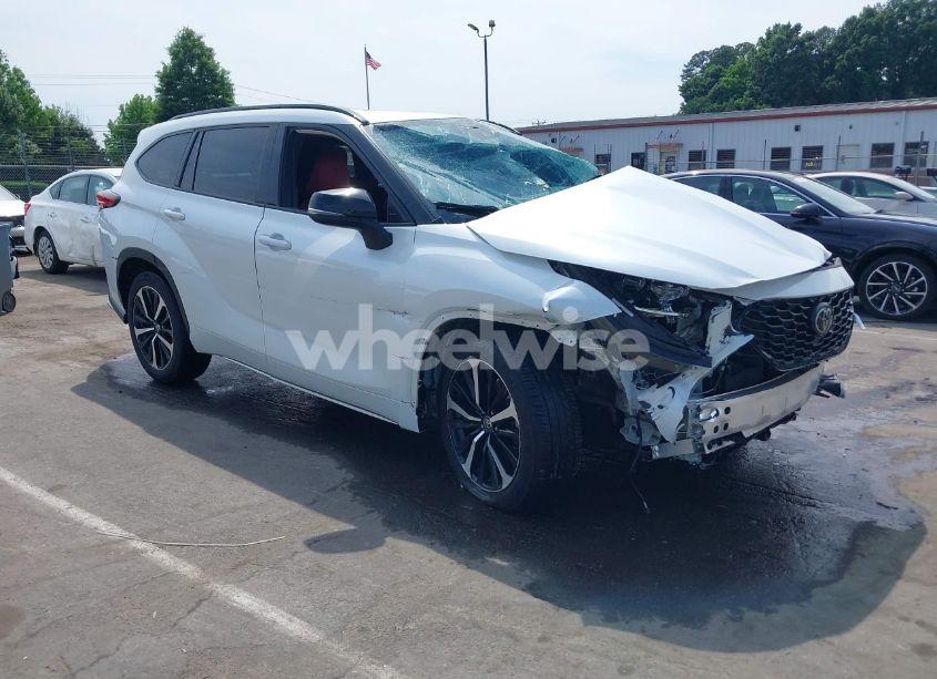 2022 Toyota Highlander XSE (VIN 5TDLZRBH2NS189006) main photo