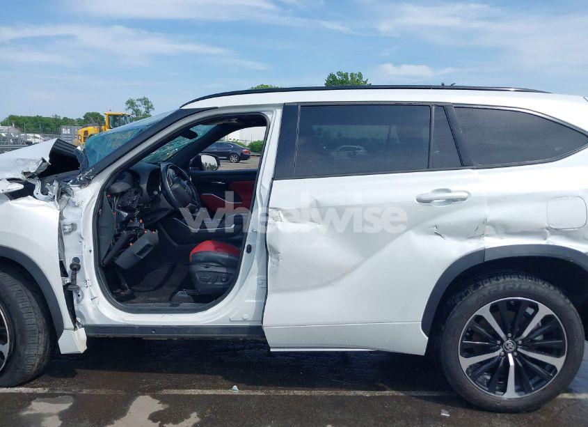 Photo 15 of 2022 Toyota Highlander XSE (VIN 5TDLZRBH2NS189006)
