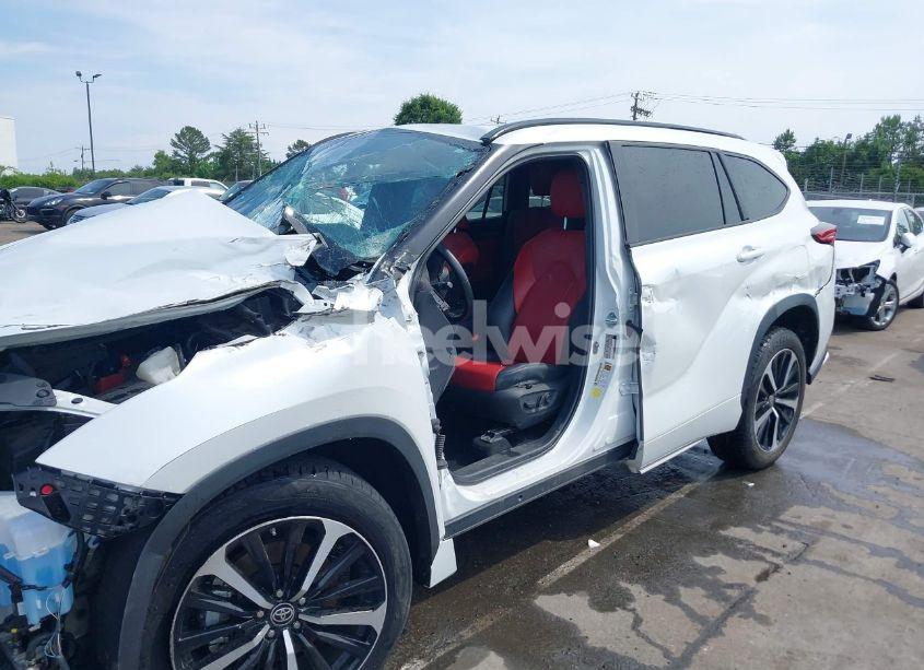 Photo 18 of 2022 Toyota Highlander XSE (VIN 5TDLZRBH2NS189006)